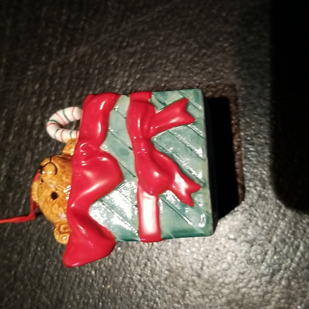 Schmidt NWTS Bear w/candy cane in present